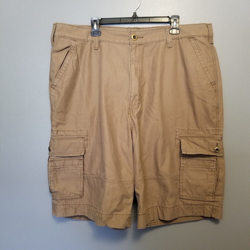 Levi's white tag tan cargo shorts size W42